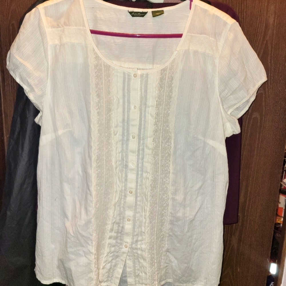 Eddie Bauer front button short sleeve lightweight top
